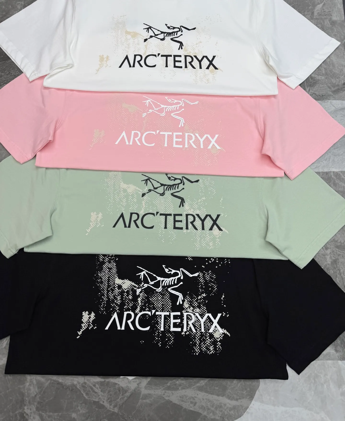 175 ⚜️Arc‘teryx T ｜ Versatile . Same Style ❤️ g ， ， ， Breathable ， 、 、 。Classic ， ， ， 、 ， 。 LOGO . Retro ，Retro ， ， 。 ：Classic / / / ， Black White ， ； 、 、 、 ， 、 ， Versatile T。 ！Sizes：S-3XL ❗️（175/145 L）